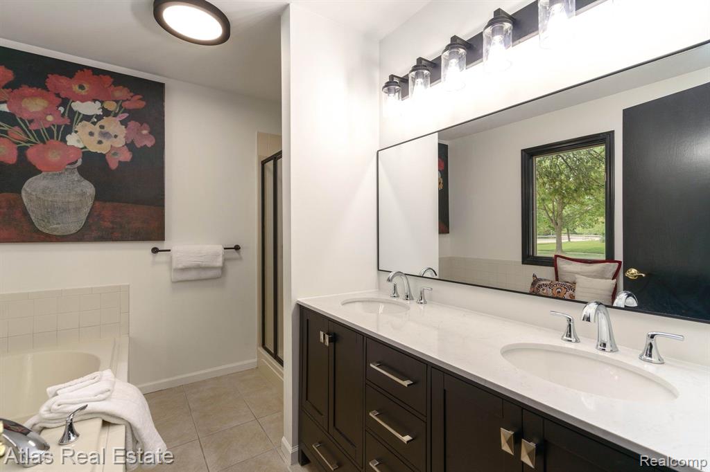 344 WOODLAND Drive, Saline, MI 48176 — Photo 28