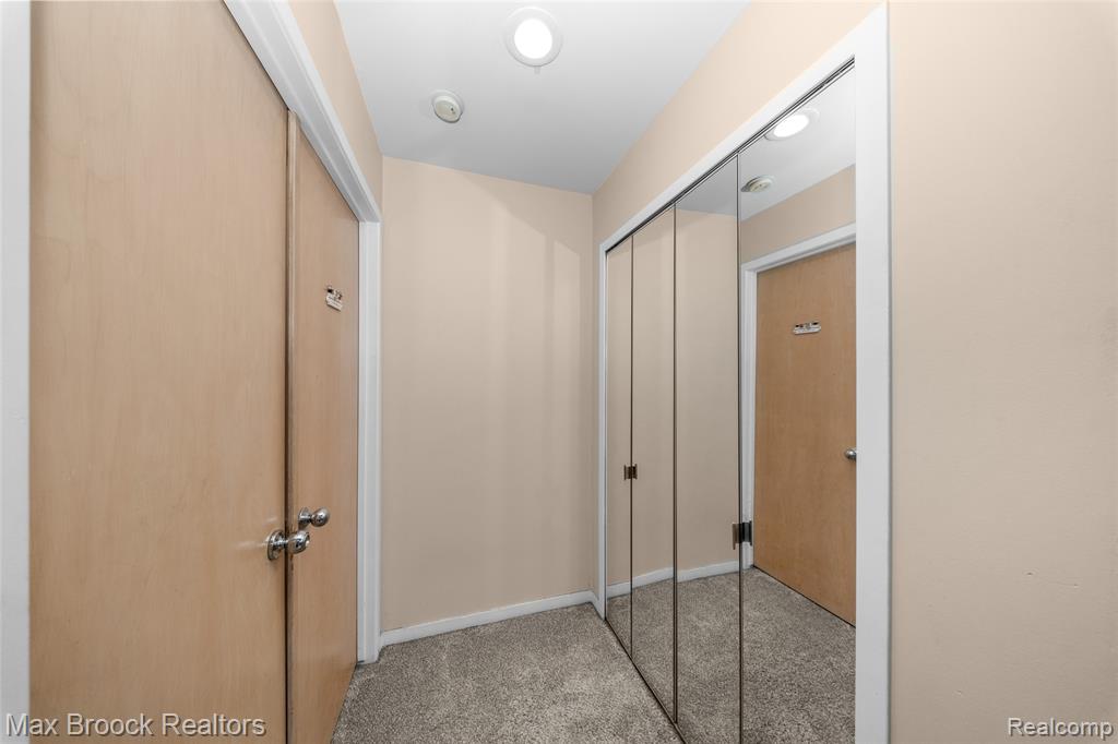 5199 Shenandoah Court, West Bloomfield, MI 48323 — Photo 19