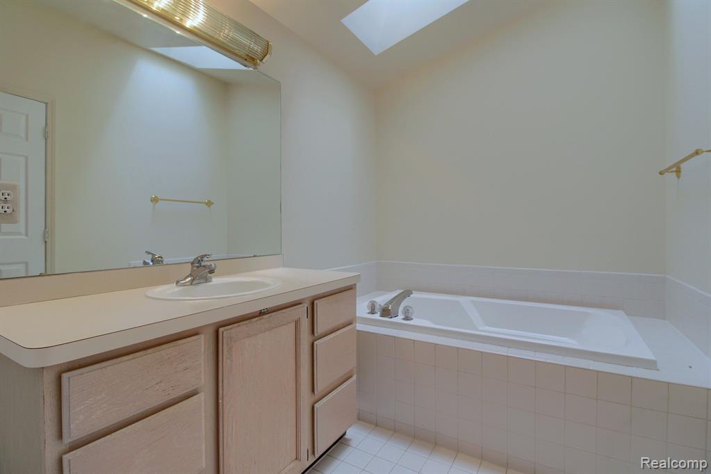 571 NEW TOWN Street W, Detroit, MI 48215 — Photo 21