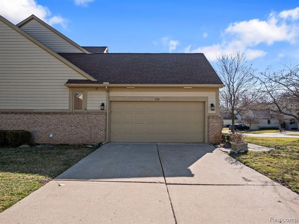 730 RED MAPLE Lane, Wixom, MI 48393 — Photo 5