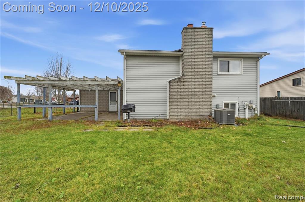 21231 Tiffany Drive, Woodhaven, MI 48183 — Photo 24