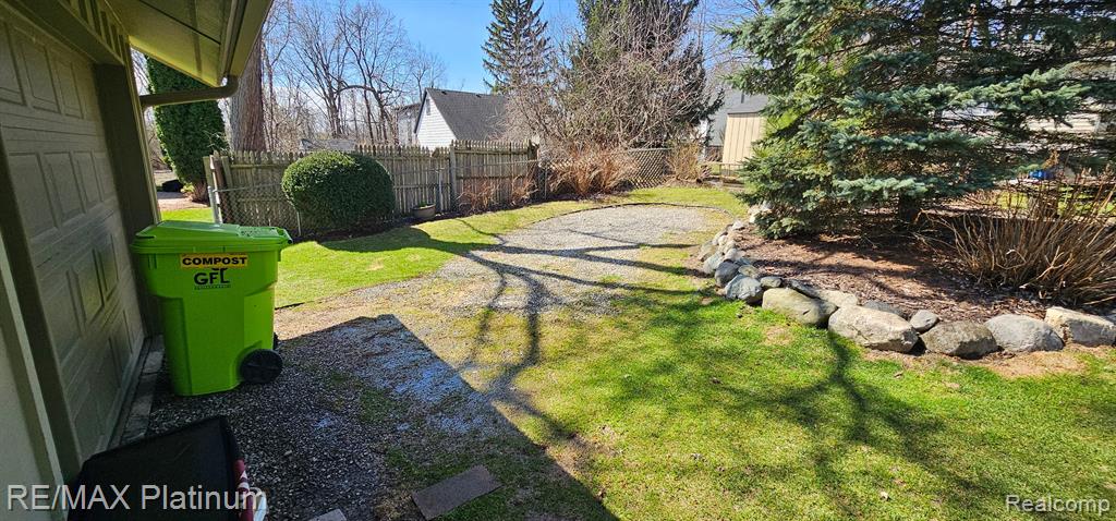 3960 S Bradmore Avenue N, West Bloomfield, MI 48324 — Photo 27