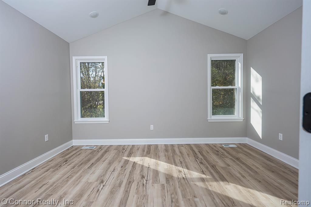 2047 Edward Lane East, MI — Photo 15
