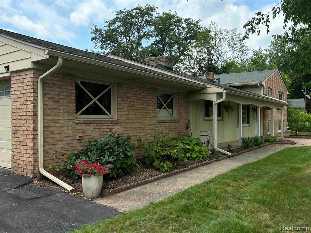 5940 BURNHAM Road, Bloomfield Hills, MI 48302 — Photo 2