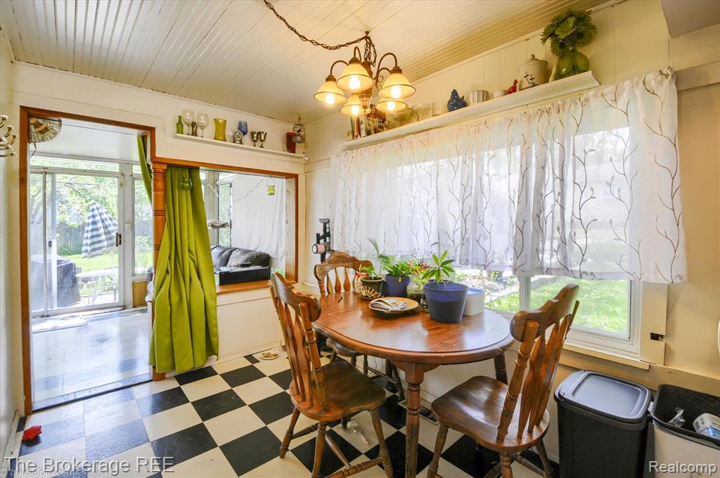 703 CEDARLAWN Road, Waterford, MI 48328 — Photo 21