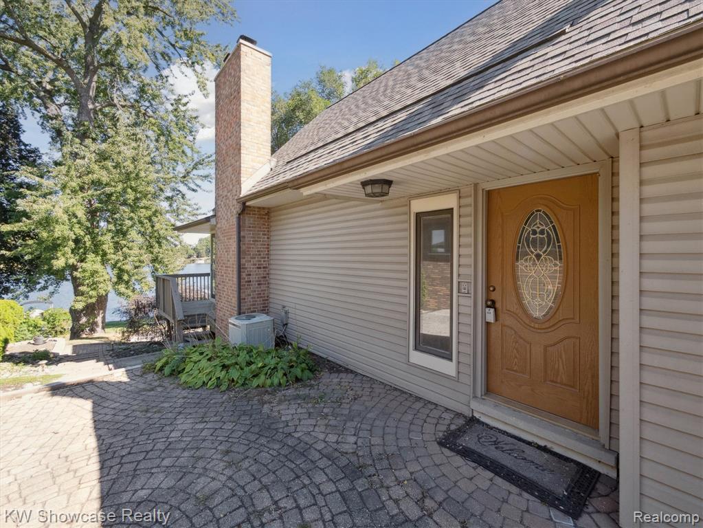 688 Wolverine Drive, Walled Lake, MI 48390 — Photo 5