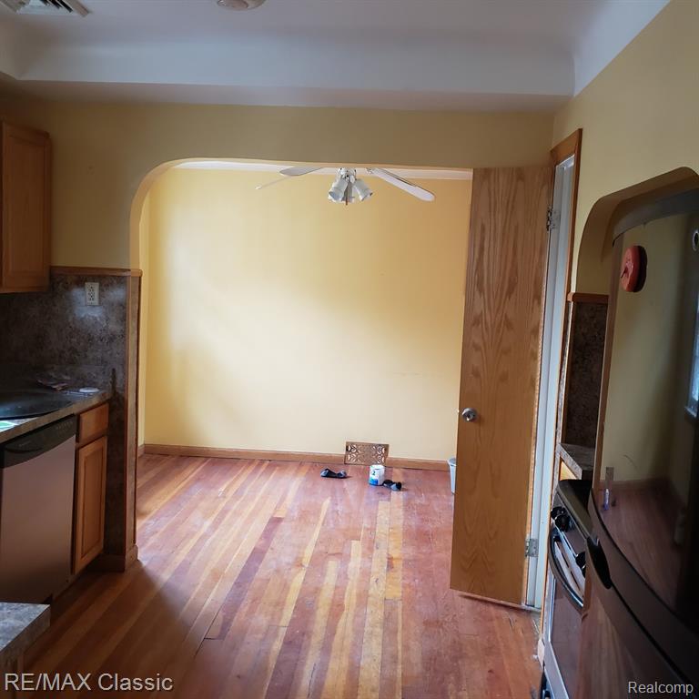 16215 and 16217 Greenview Avenue, Detroit, MI 48219 — Photo 10