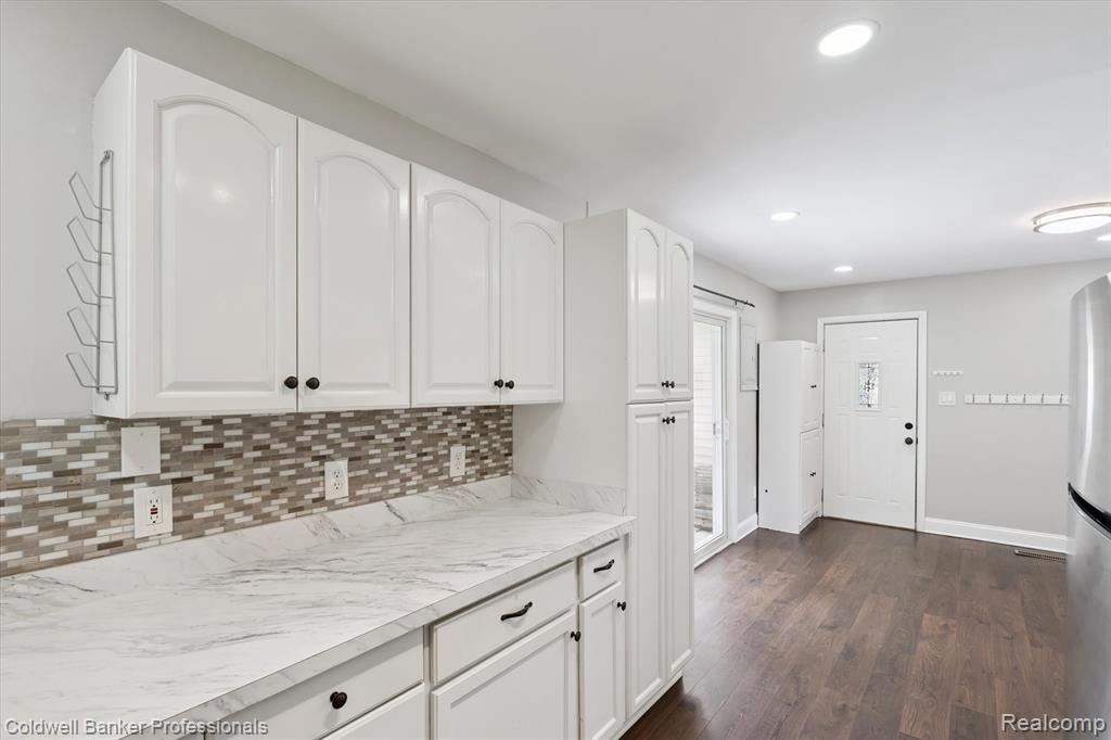 6314 Woodsdale Drive, Grand Blanc, MI 48439 — Photo 15
