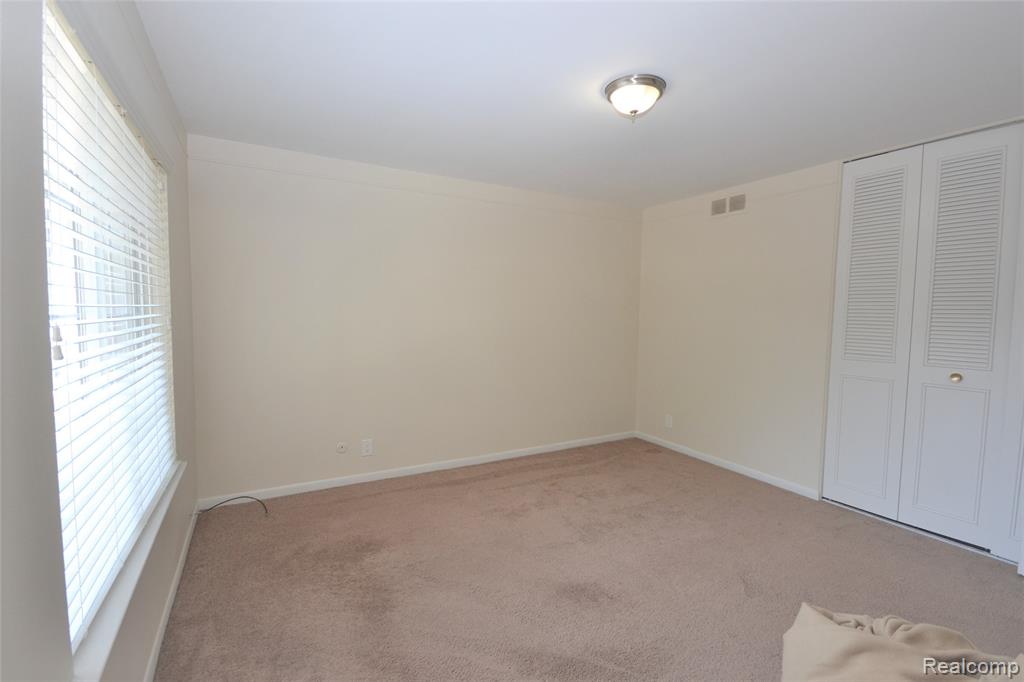 559 Fox Hills Drive N, Bloomfield Hills, MI 48304 — Photo 8