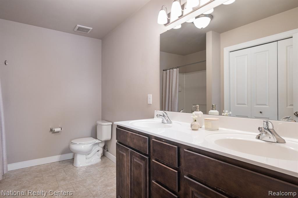 7025 Marigold Court, Grand Blanc, MI 48439 — Photo 20