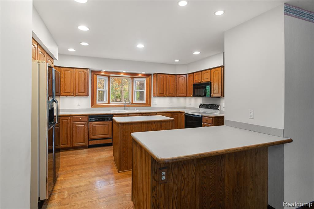 5023 Meadowbrook Drive, West Bloomfield, MI — Photo 6