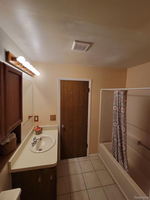 415 LAKEVIEW Street, Holly, MI 48442 — Photo 9