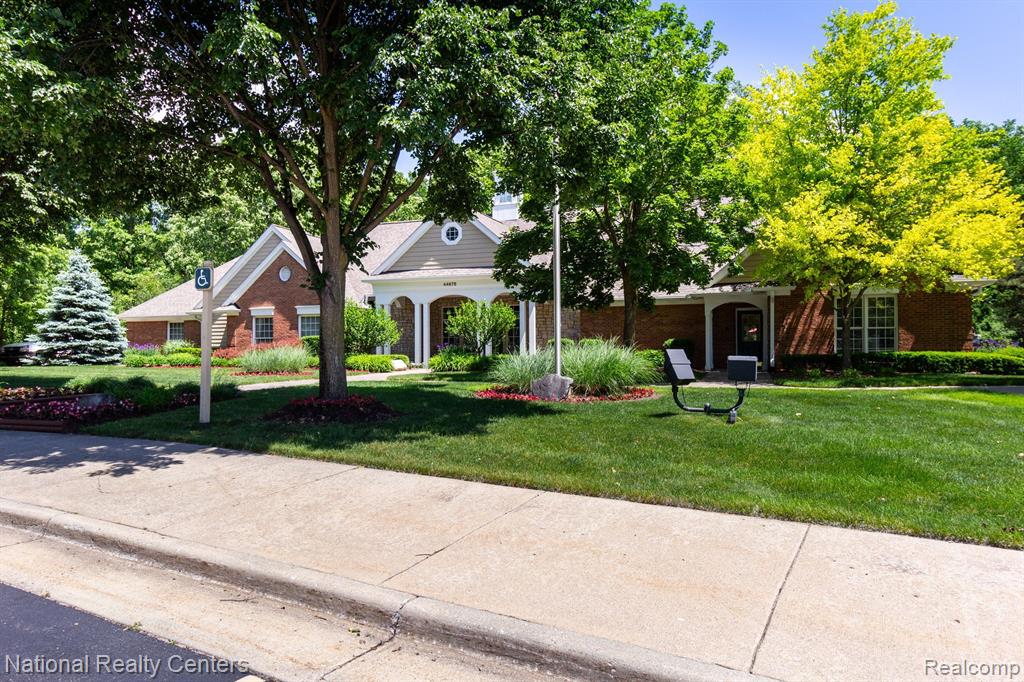 4293 BERKSHIRE Drive, Sterling Heights, MI 48314 — Photo 16