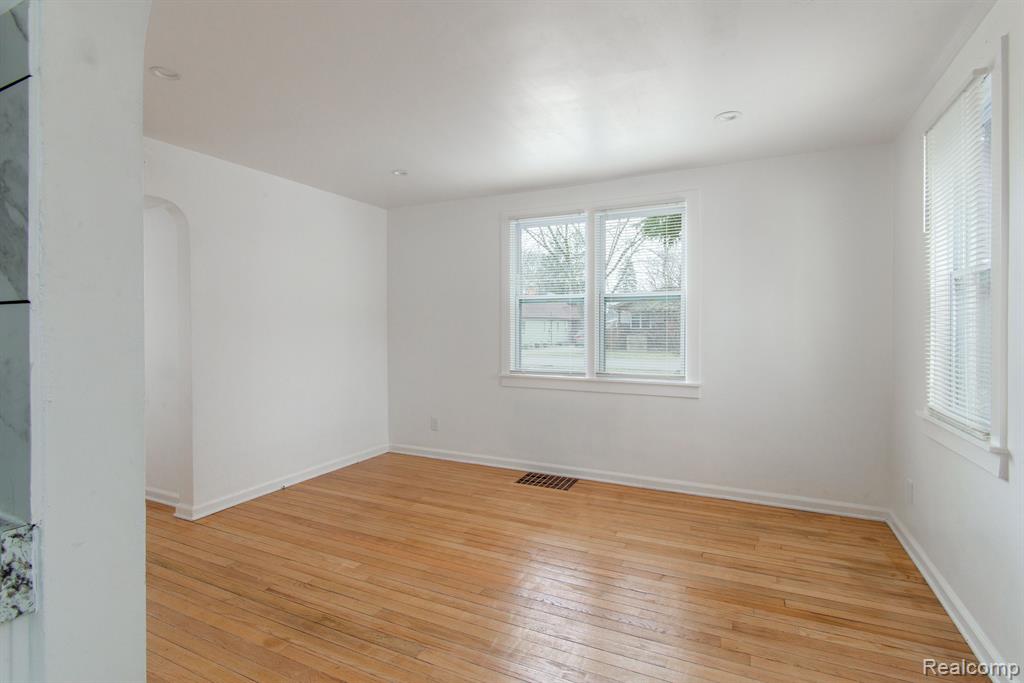 651 N IVANHOE Avenue, Ypsilanti, MI 48198 — Photo 3