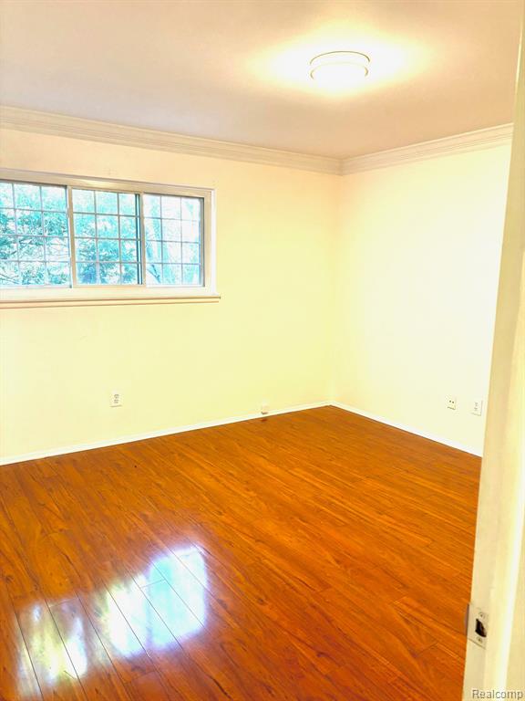 674 E FOX HILLS Drive, Bloomfield Hills, MI 48304 — Photo 13