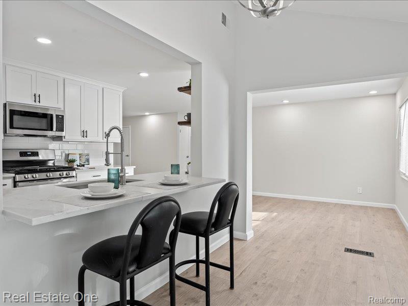 6407 Buxton Court, West Bloomfield, MI — Photo 16