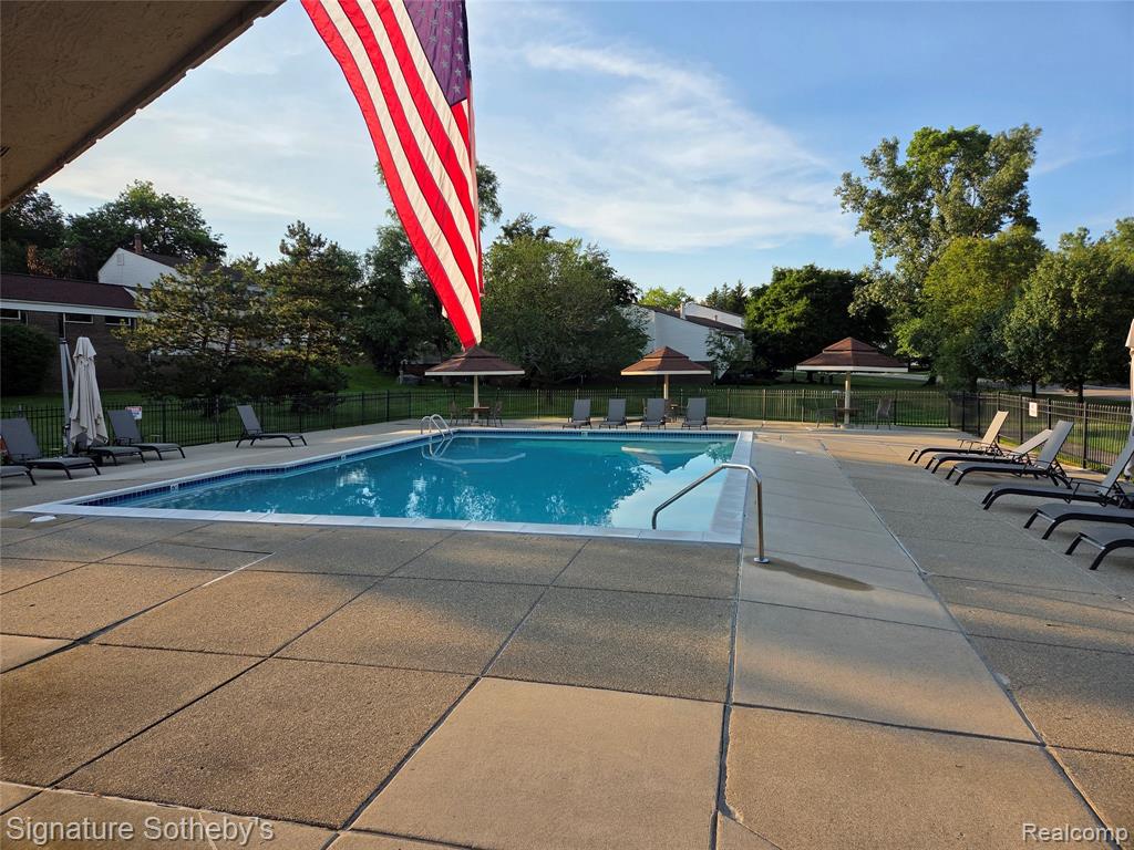 5274 Simpson Lake Road, West Bloomfield, MI 48323 — Photo 42