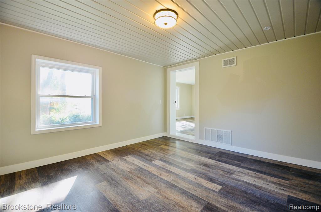 7565 Old Pond Drive, Clarkston, MI 48348 — Photo 16
