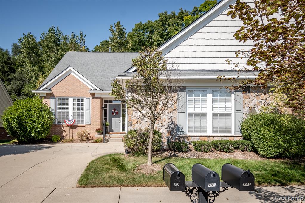 729 TELYA Ridge, Milford, MI 48381 — front exterior