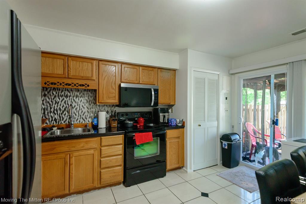 709 Estrada Drive, Belleville, MI 48111 — Photo 6