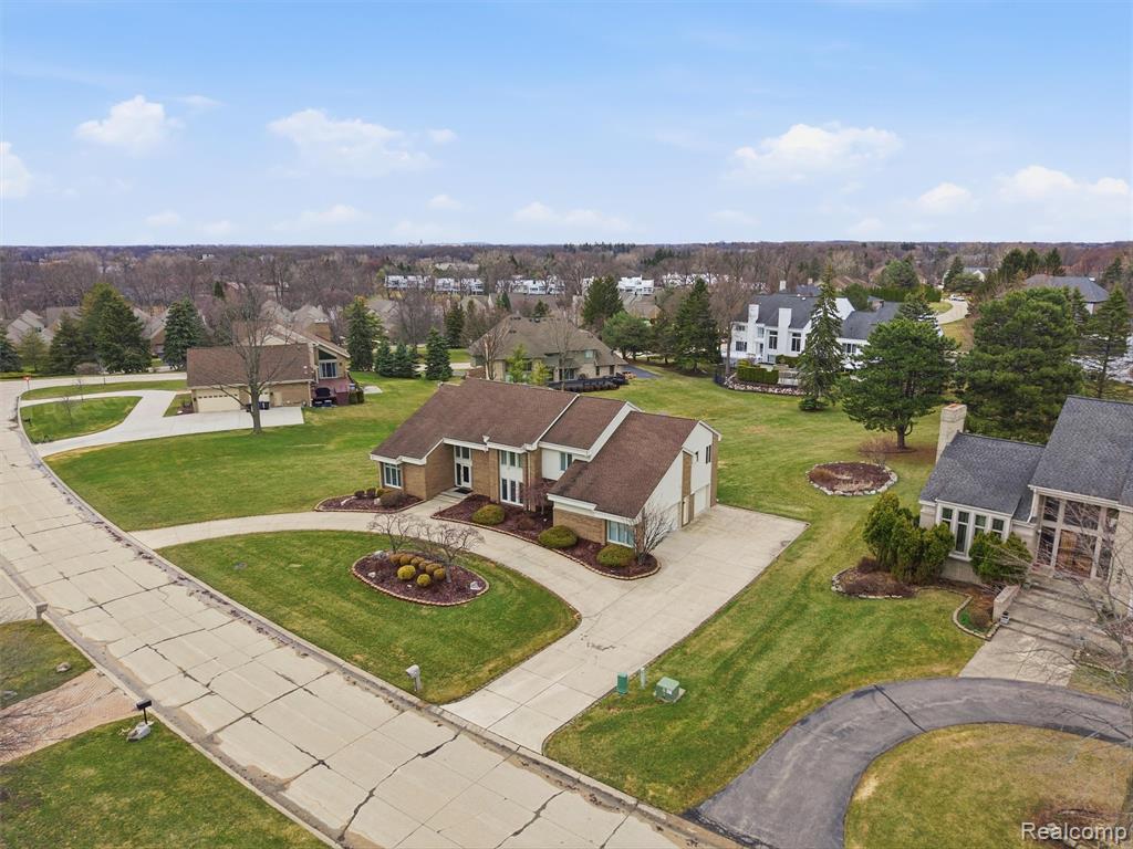 3827 Manchester Court, Bloomfield Hills, MI 48302 — Photo 3