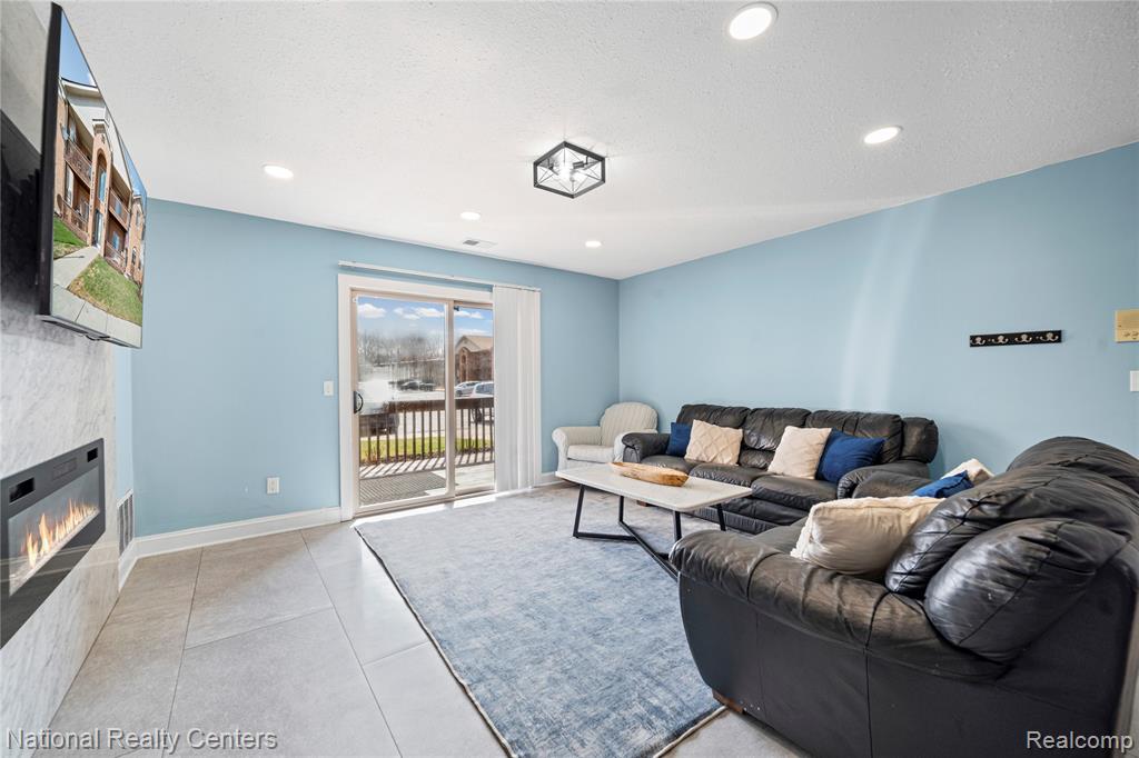 45750 Prairiegrass Court, 4, Belleville, MI 48111 — Photo 6
