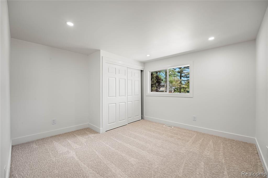 6742 Canterbury Court, Shelby Twp, MI 48316 — Photo 29
