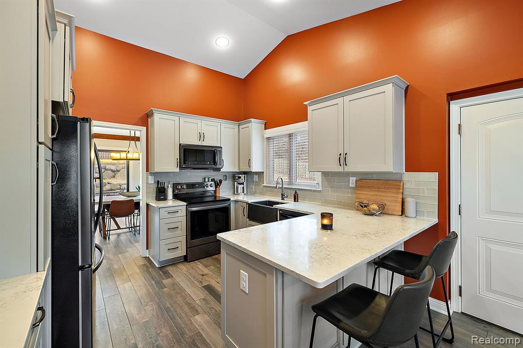 555 Kendry, Bloomfield Hills, MI 48302 — Photo 12