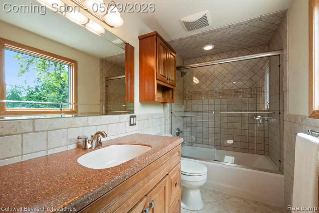 9310 Oakcliffe Drive, Plymouth, MI 48170 — Photo 34