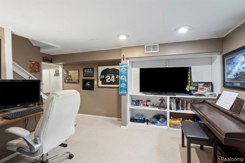 2717 Winthrop Court, Ann Arbor, MI 48104 — Photo 12