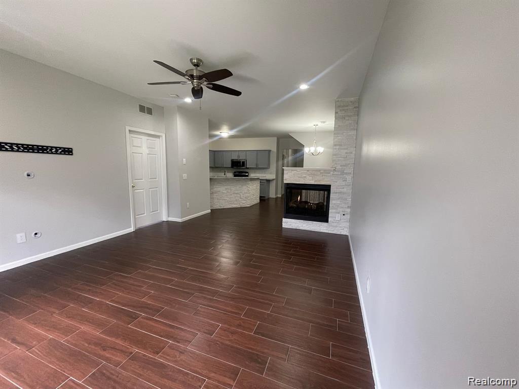 43270 PENDLETON Circle, Sterling Heights, MI 48313 — Photo 9