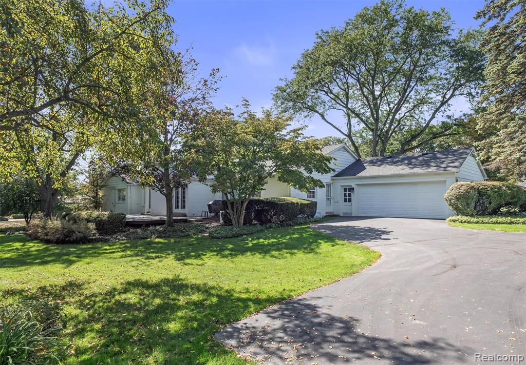 1348 Charrington Road, Bloomfield, MI 48301 — Photo 34