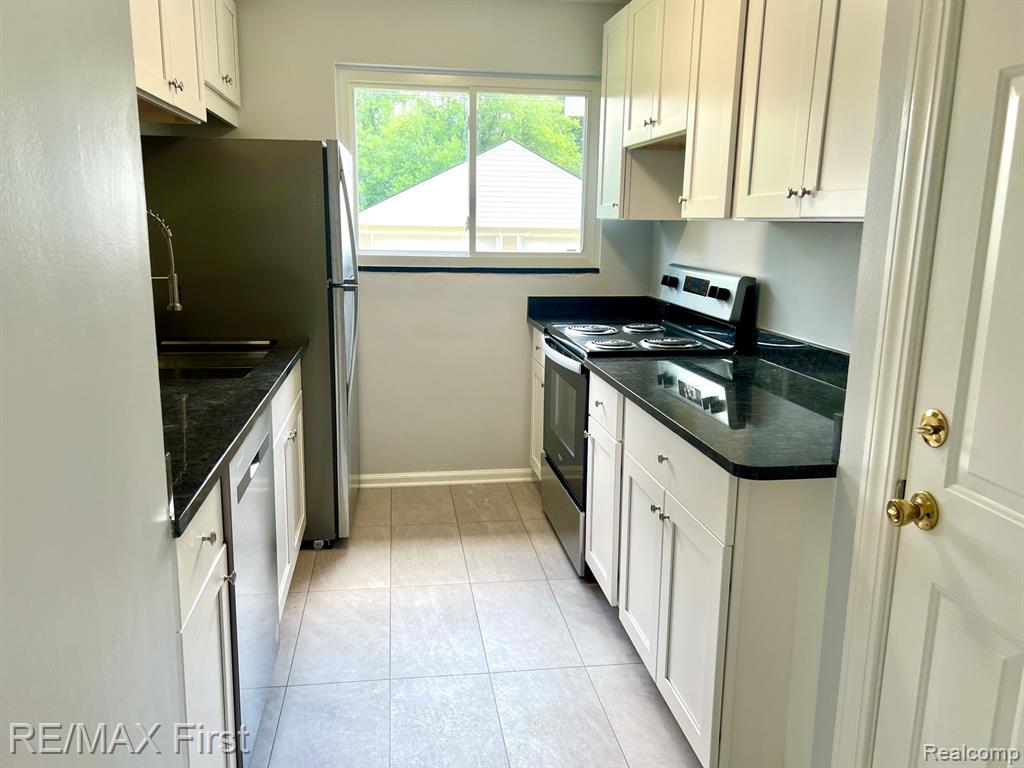 552 LAPRAIRIE Street, Ferndale, MI 48220 — Photo 6