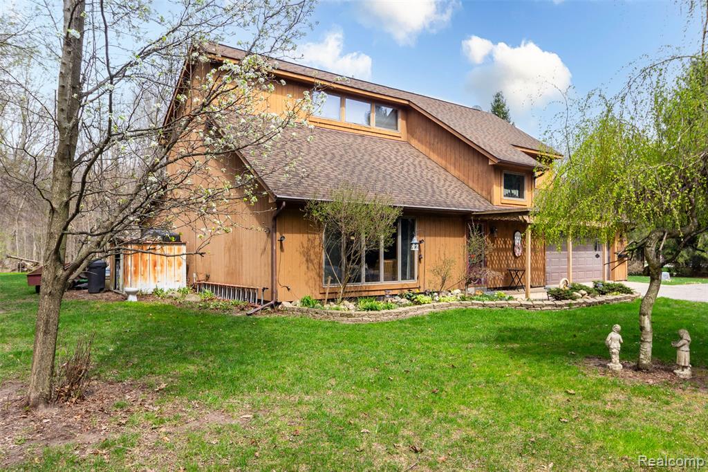 5327 Fern Drive, Fenton, MI 48430 — Photo 2