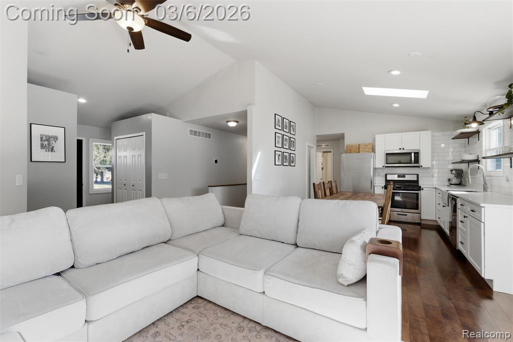 5809 Spears Road, Pinckney, MI 48169 — Photo 10