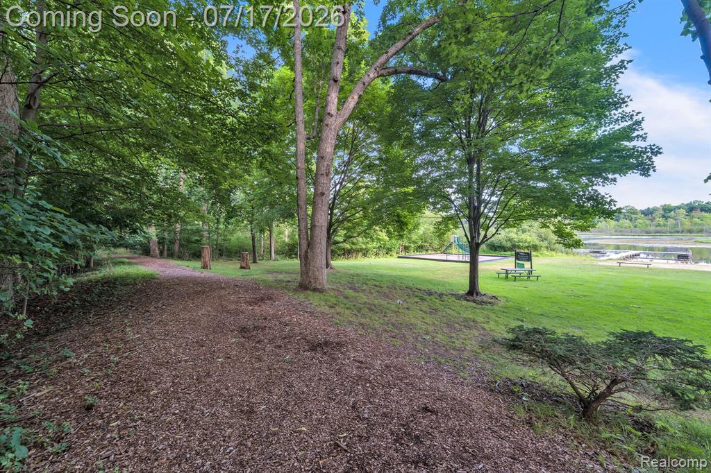 6081 Beachwood Drive, West Bloomfield, MI 48324 — Photo 59