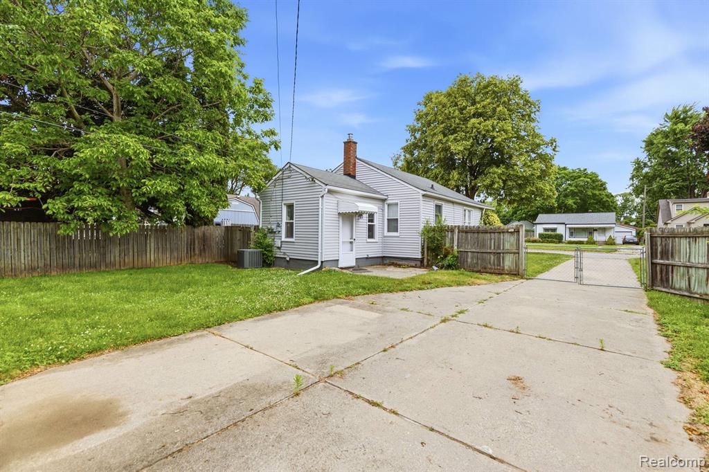 77 Huron Avenue, Mount Clemens, MI 48043 — Photo 22