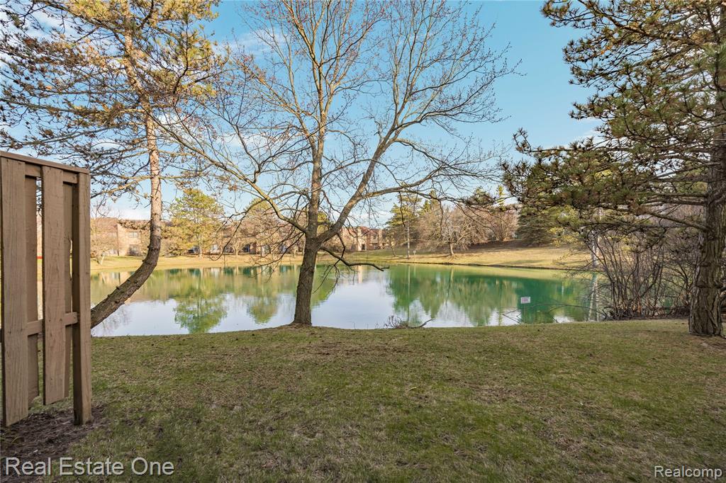 5273 Wright Way E, West Bloomfield, MI — Photo 58
