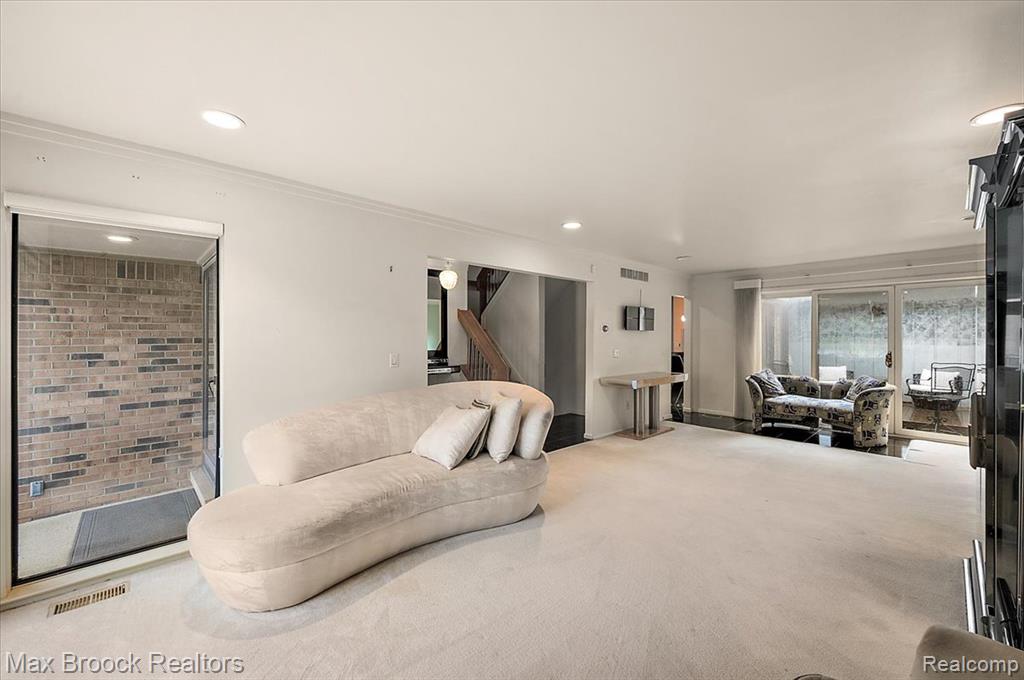 1592 S Hill Circle, Bloomfield Hills, MI 48304 — Photo 12