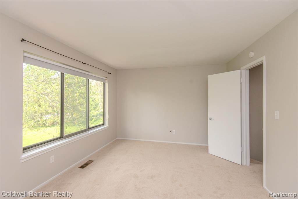 759 PENINSULA, Ann Arbor, MI 48105 — Photo 28