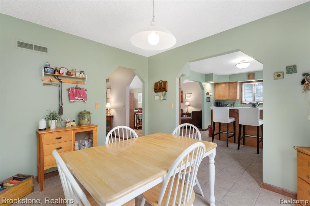 4121 CRYSTAL Street, West Bloomfield, MI 48323 — Photo 14