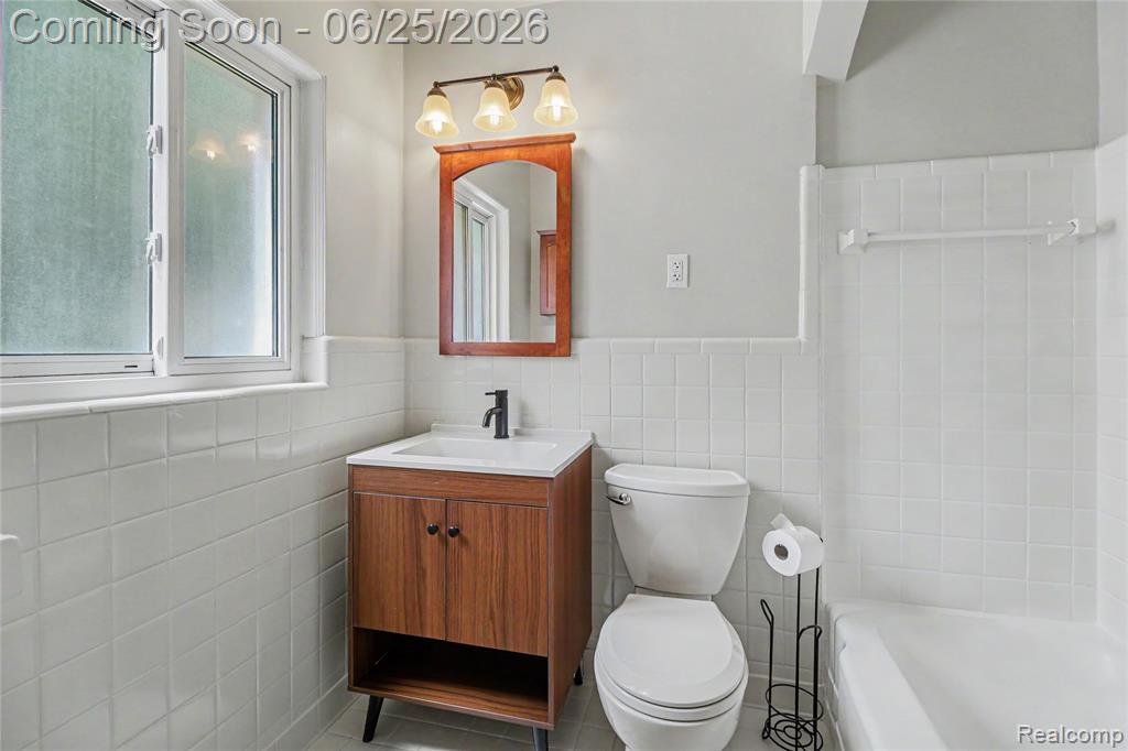 4427 Groveland Avenue, Royal Oak, MI 48073 — Photo 9