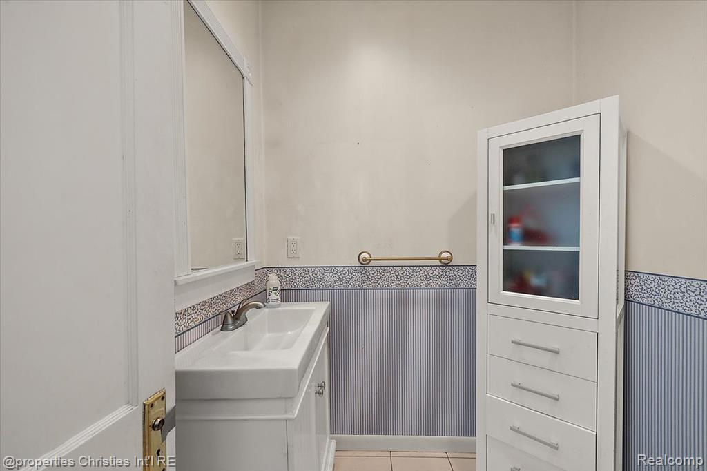 524 Oakland Avenue, Birmingham, MI 48009 — Photo 21