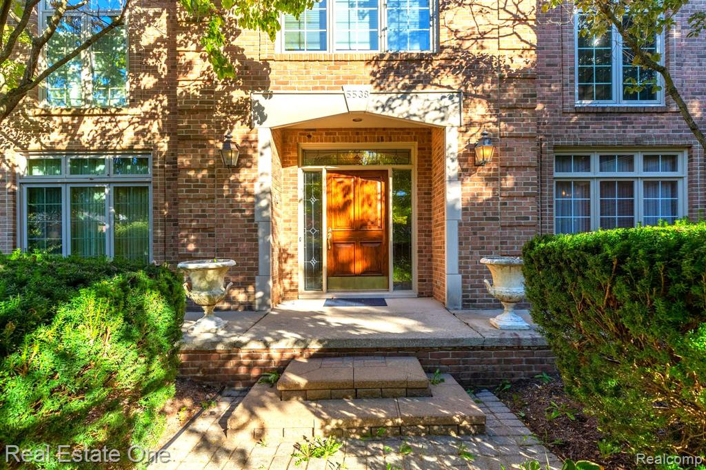 5538 CLEARVIEW Drive, Troy, MI 48098 — Photo 2