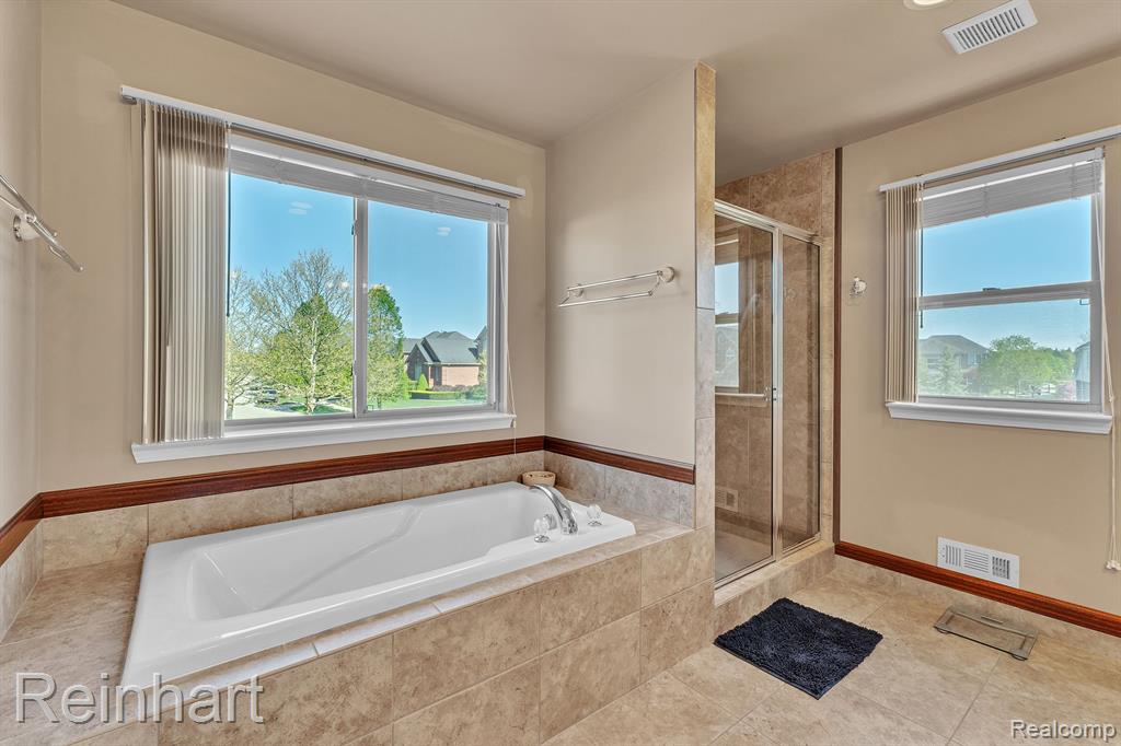 25340 VILLAGEWOOD, South Lyon, MI 48178 — Photo 23