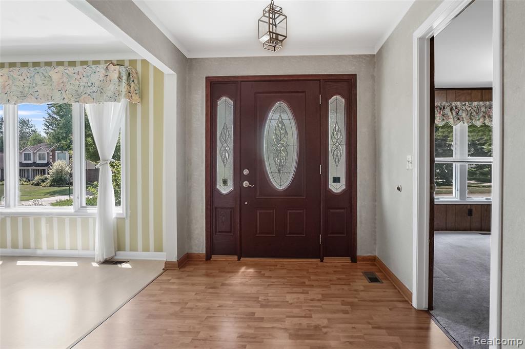 822 Keaton Drive, Troy, MI 48098 — Photo 2