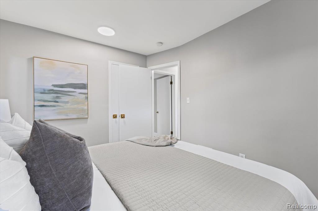 20836 Whitlock Drive, Dearborn Heights, MI 48127 — Photo 14