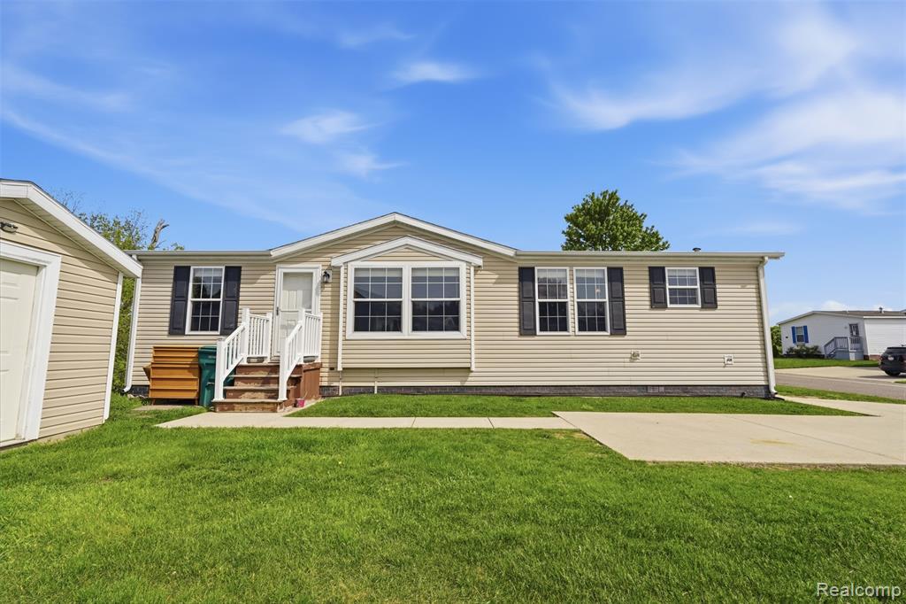 11006 Wood Run Circle, South Lyon, MI 48178