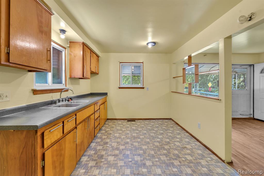 5320 Bedford Street, Dearborn Heights, MI 48125 — Photo 13