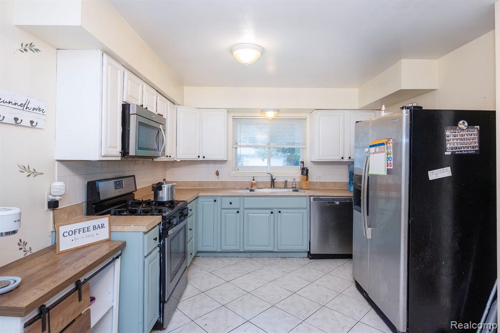 3979 ACADEMY Street, Dearborn Heights, MI 48125 — Photo 8